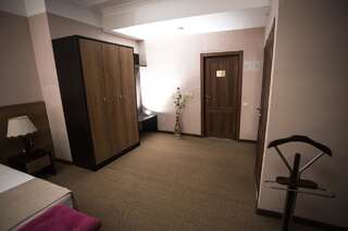 Отель Отель Кел Инн Нур-Султан Большой двухместный номер с 1 кроватью-5